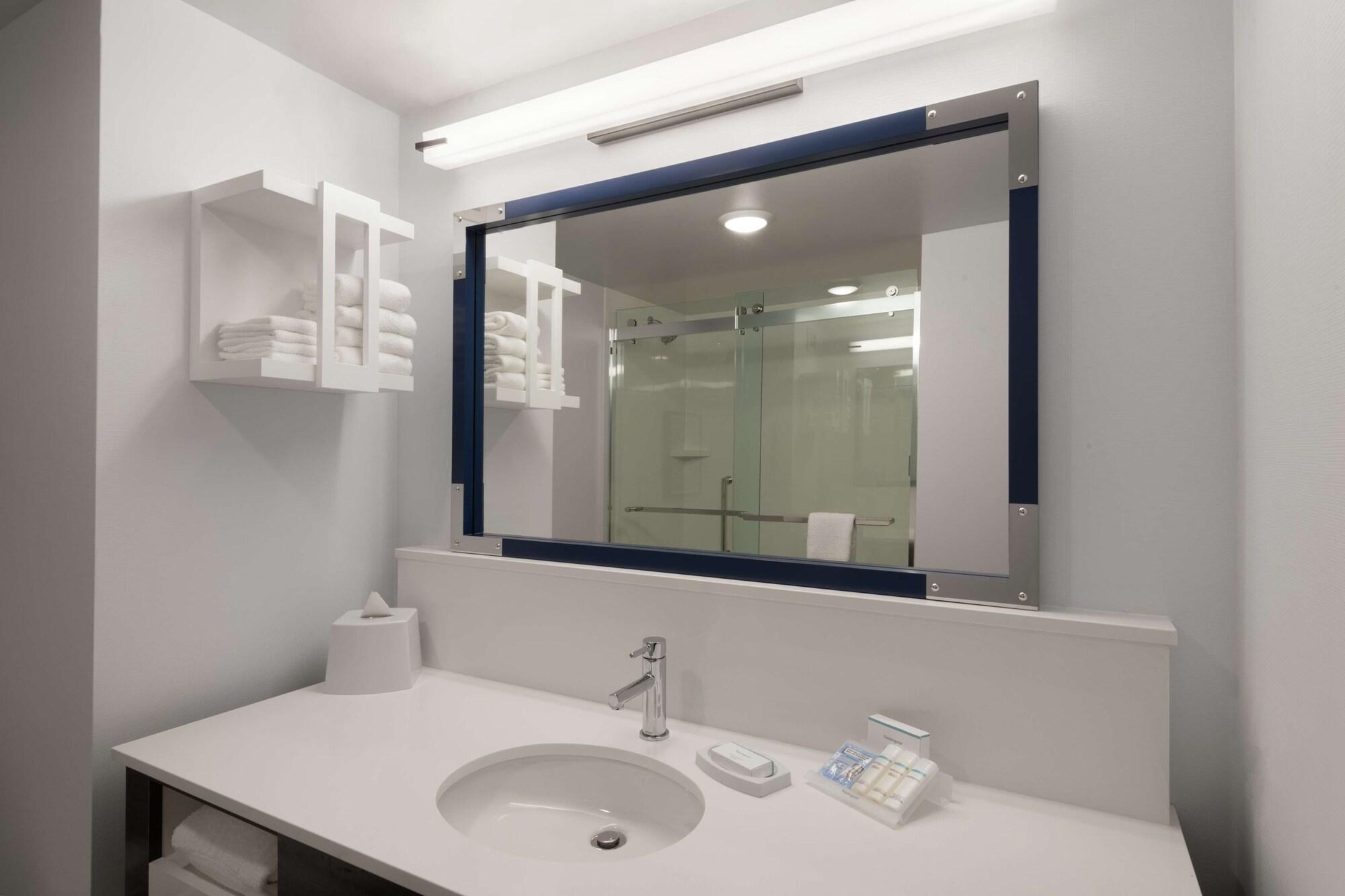 Hampton Inn & Suites Fort Wayne Downtown Εξωτερικό φωτογραφία