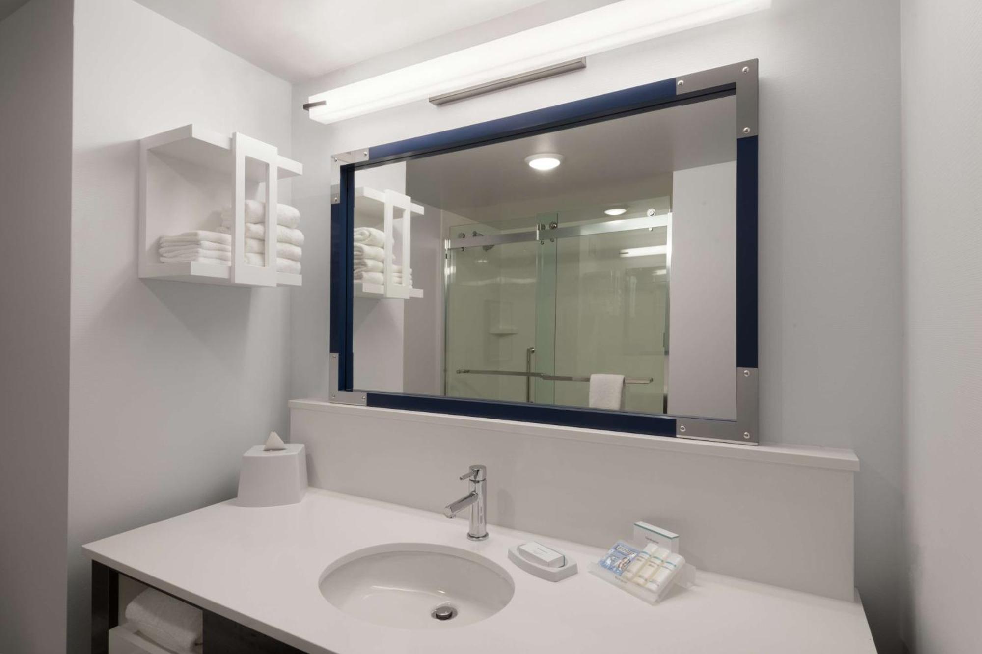 Hampton Inn & Suites Fort Wayne Downtown Εξωτερικό φωτογραφία